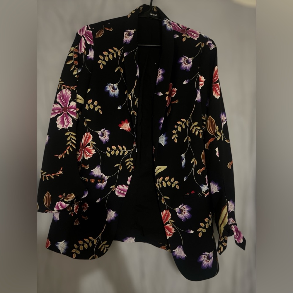 EXPRESS STYLISH BRAZER. Sleeves tie at end. Size small